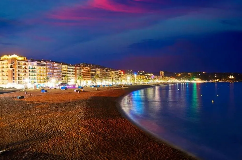 Villa In Lloret De Mar - 104820 By Mo Rentals Espagne